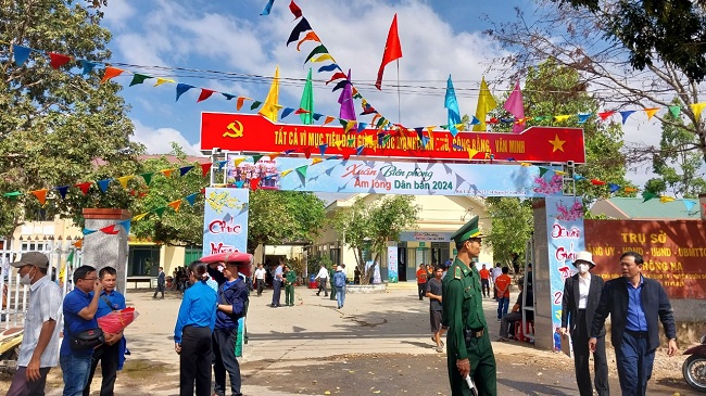 (Ảnh) "Xuân Biên phòng - Ấm lòng dân bản" 